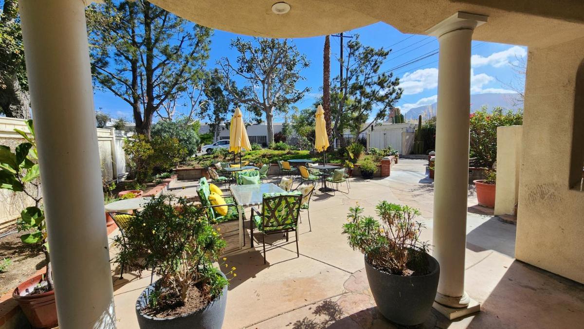 Popular attractions Area Nearby Property